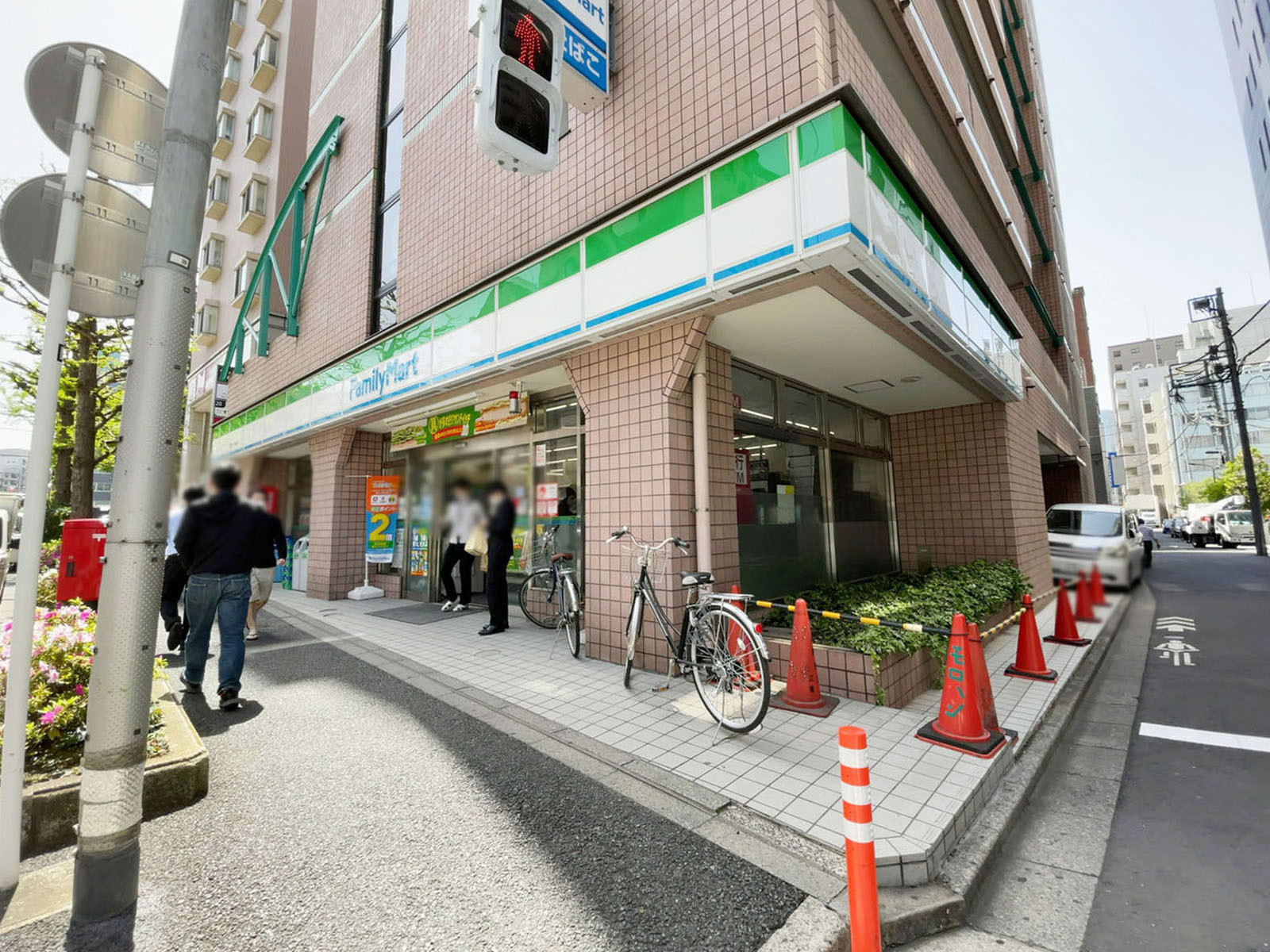 至近のファミリーマート 神田佐久間町店