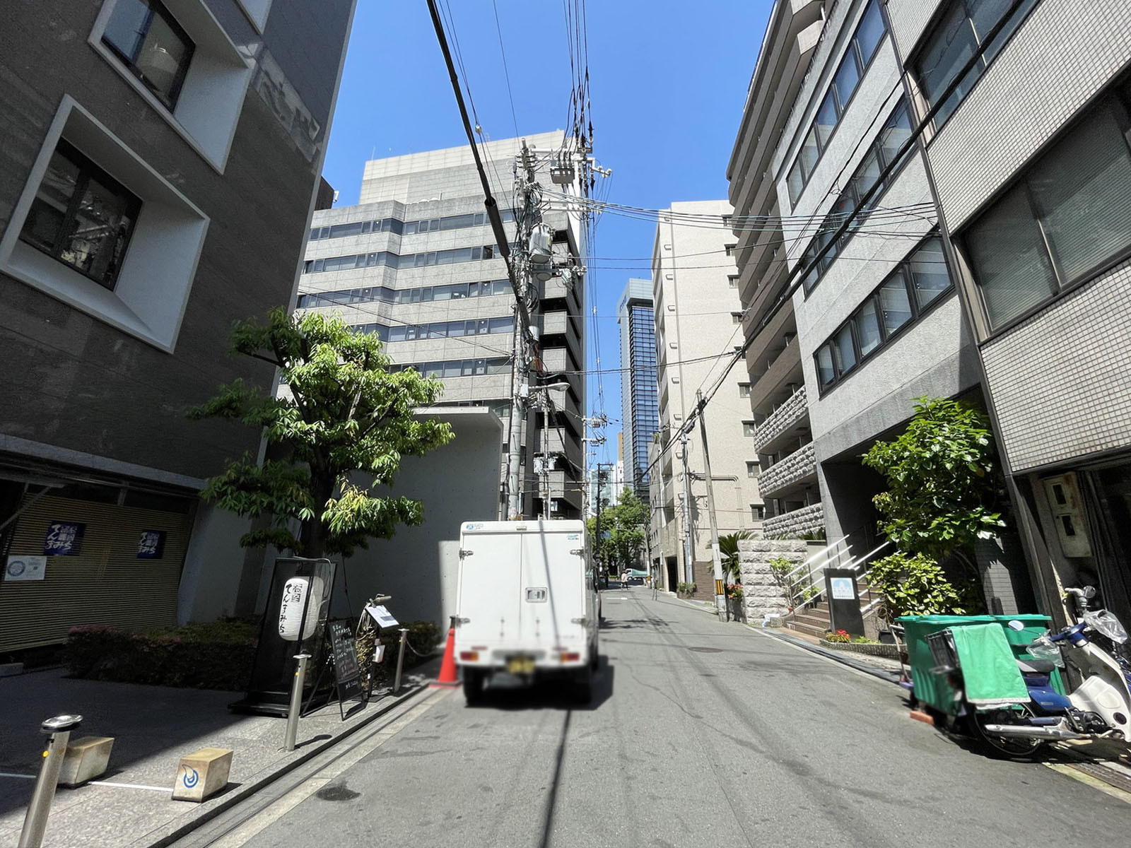 北ビル3号館前面の通り