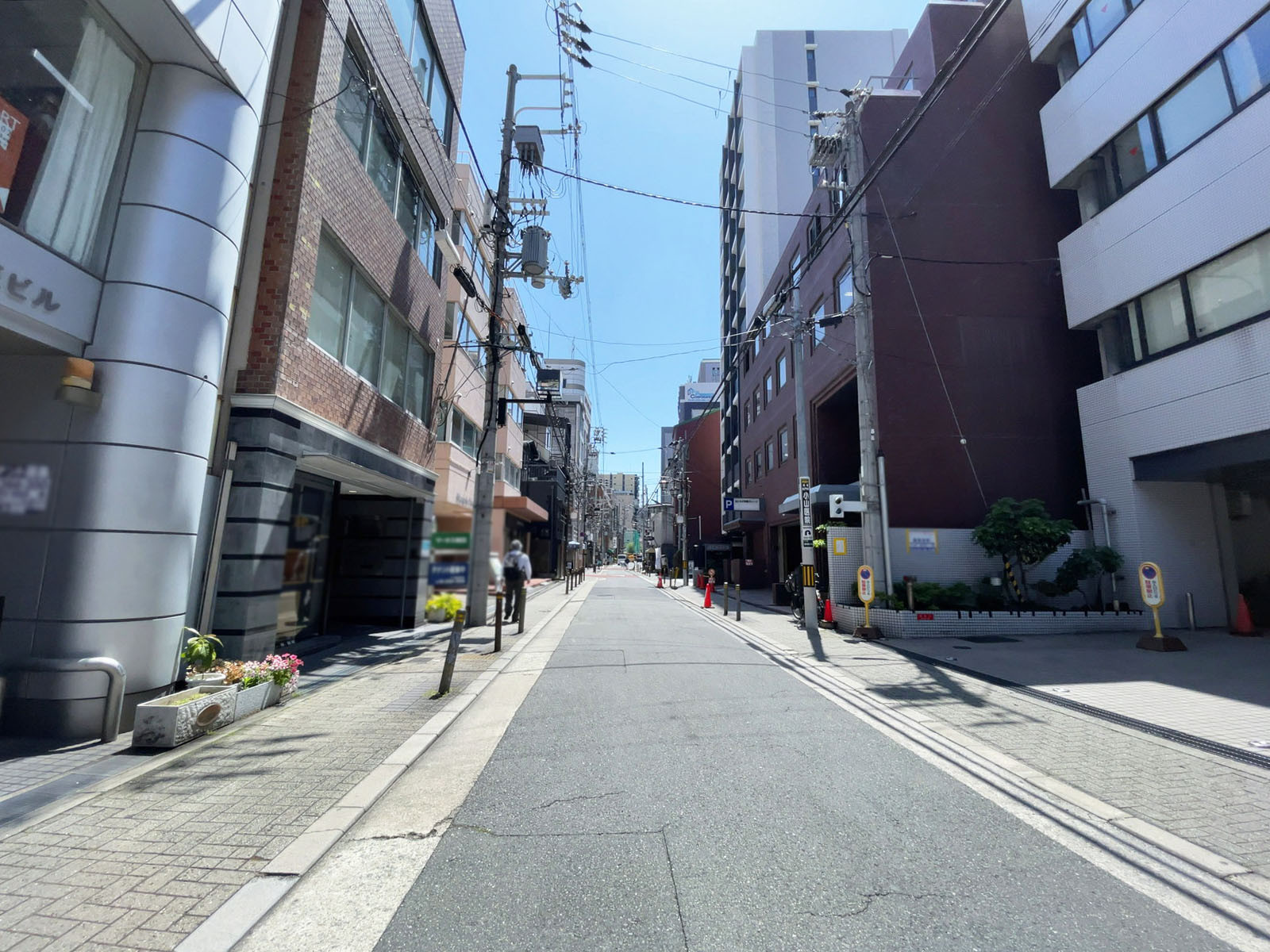 北ビル2号館前面の通り