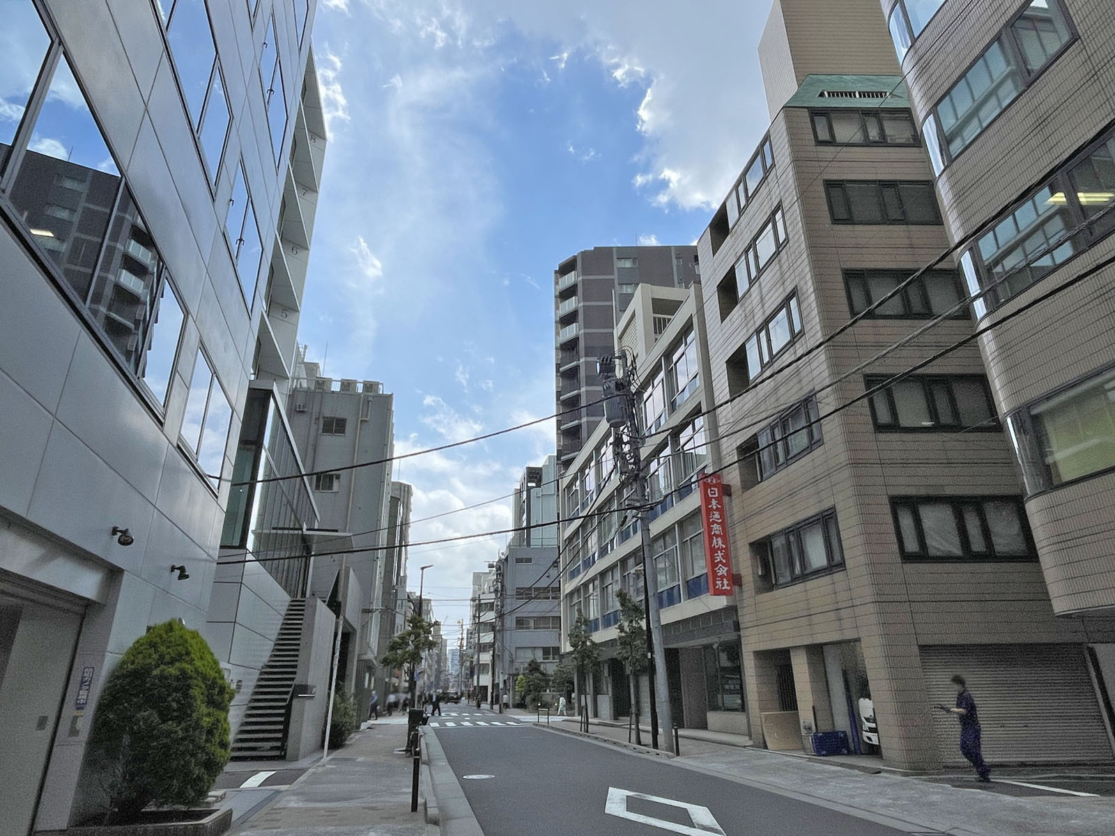 第3FKビル前面の大門通り