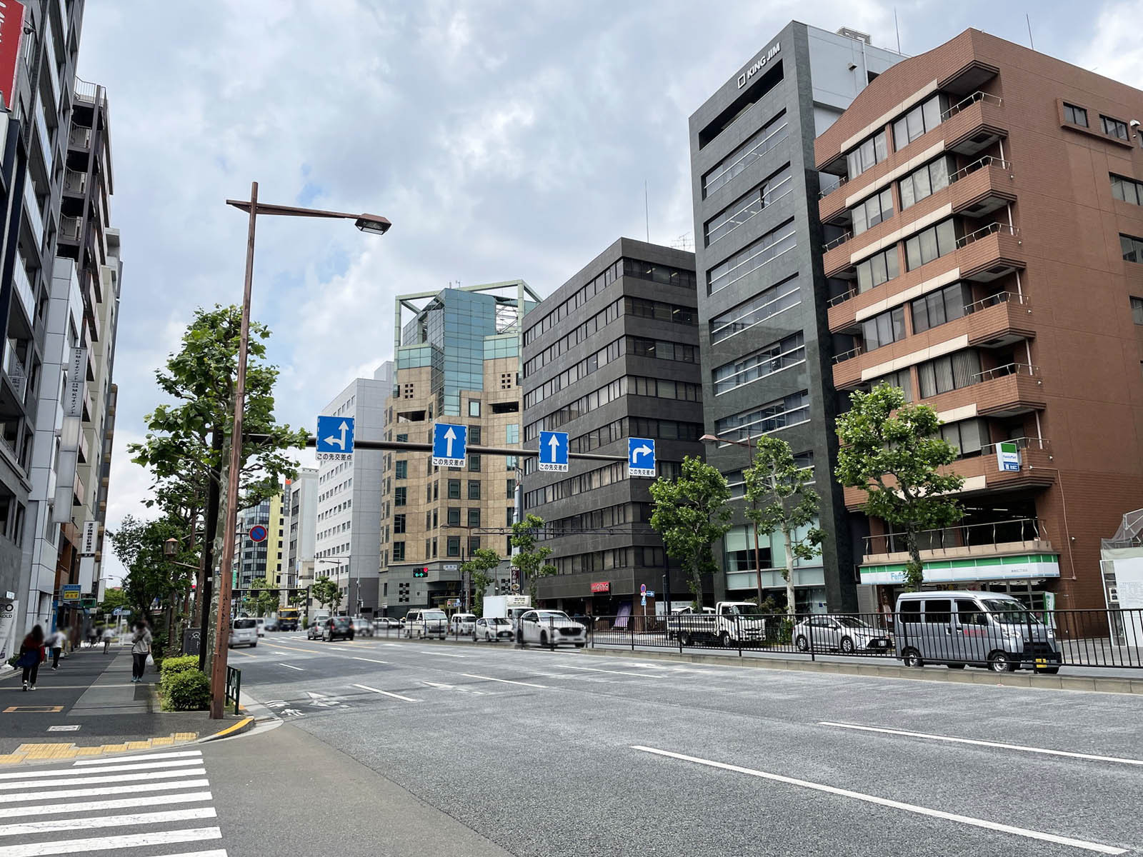 REID-C東神田ビル前面の靖国通り