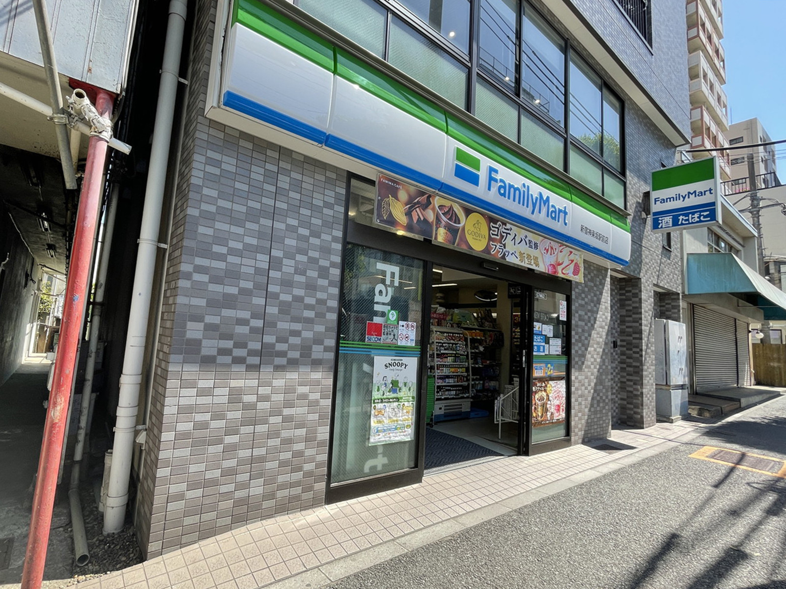 徒歩1分のファミリーマート新宿神楽坂駅前店