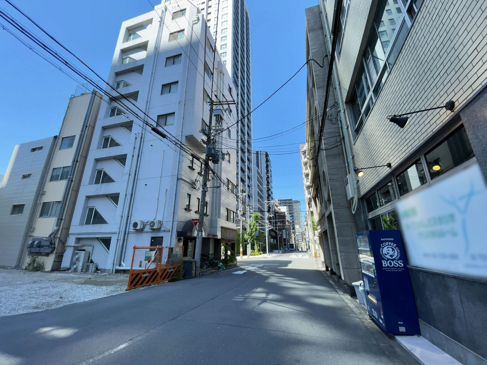 船岡ビル前面の通り