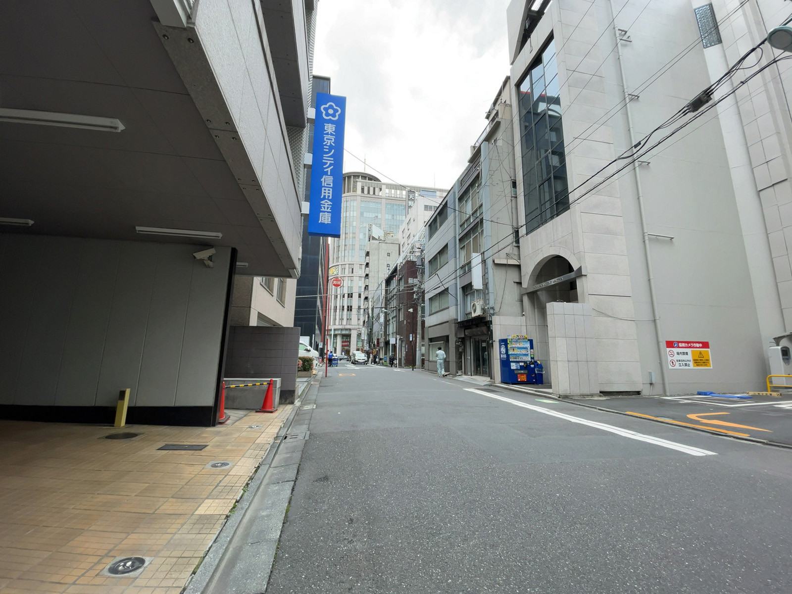 井上第3ビル前面の通り