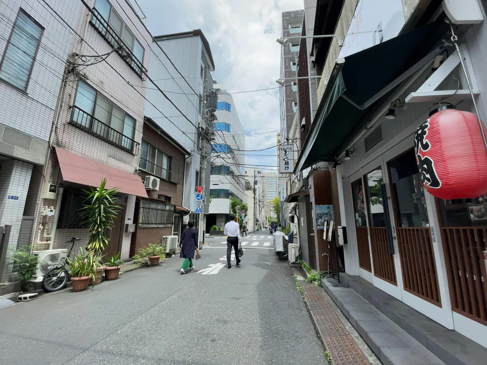 エクセレントK前面の通り
