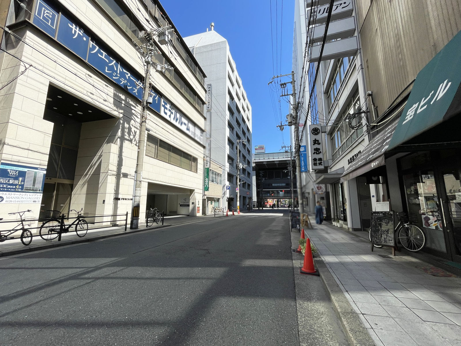 伊藤佑ビル大阪本町前面の通り