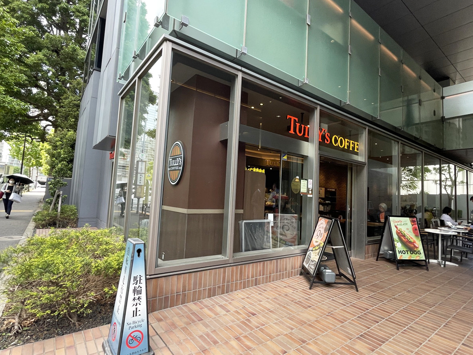 徒歩1分のタリーズコーヒー青山1丁目店