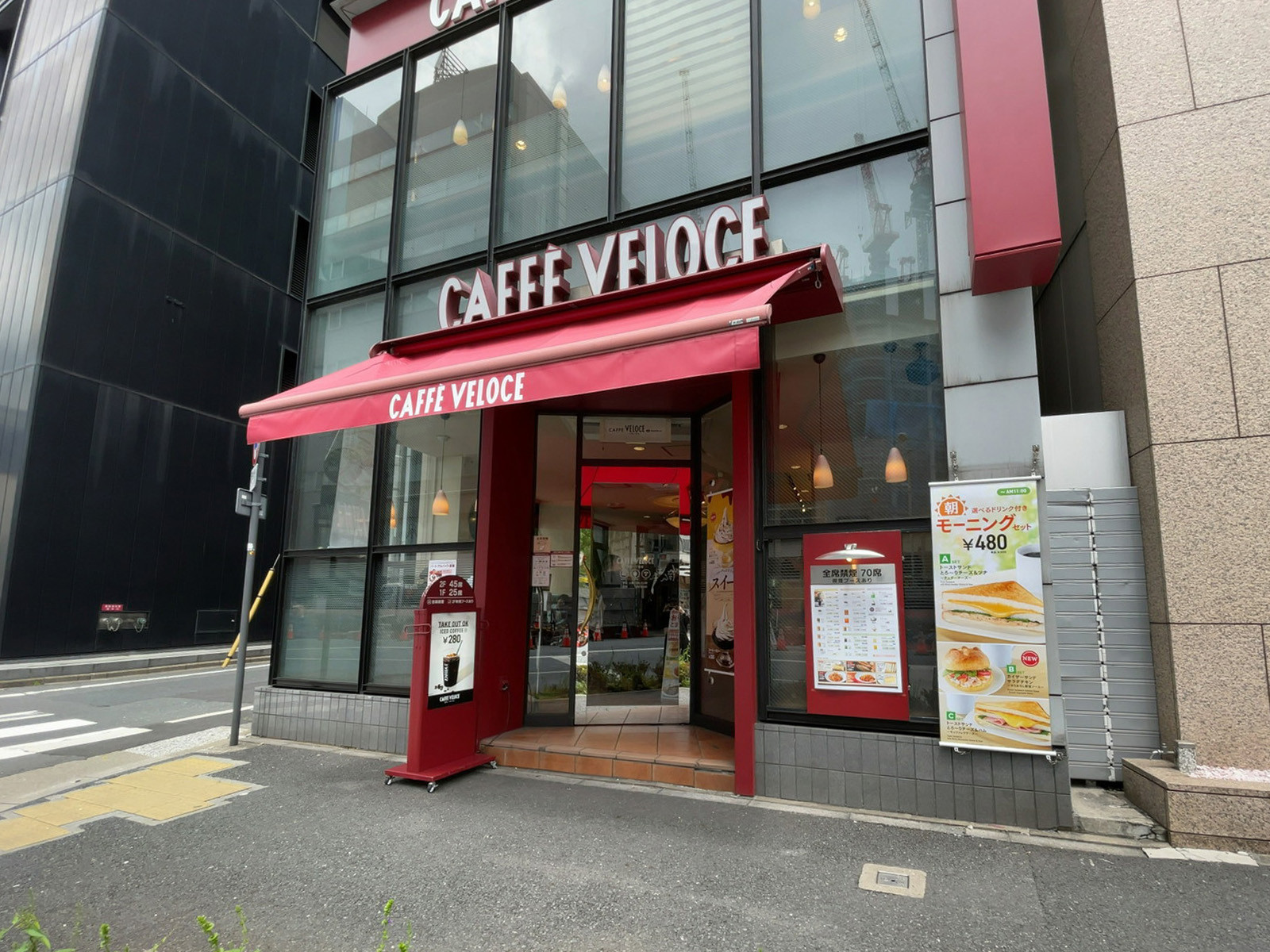 徒歩2分のカフェ・ベローチェ 室町一丁目店