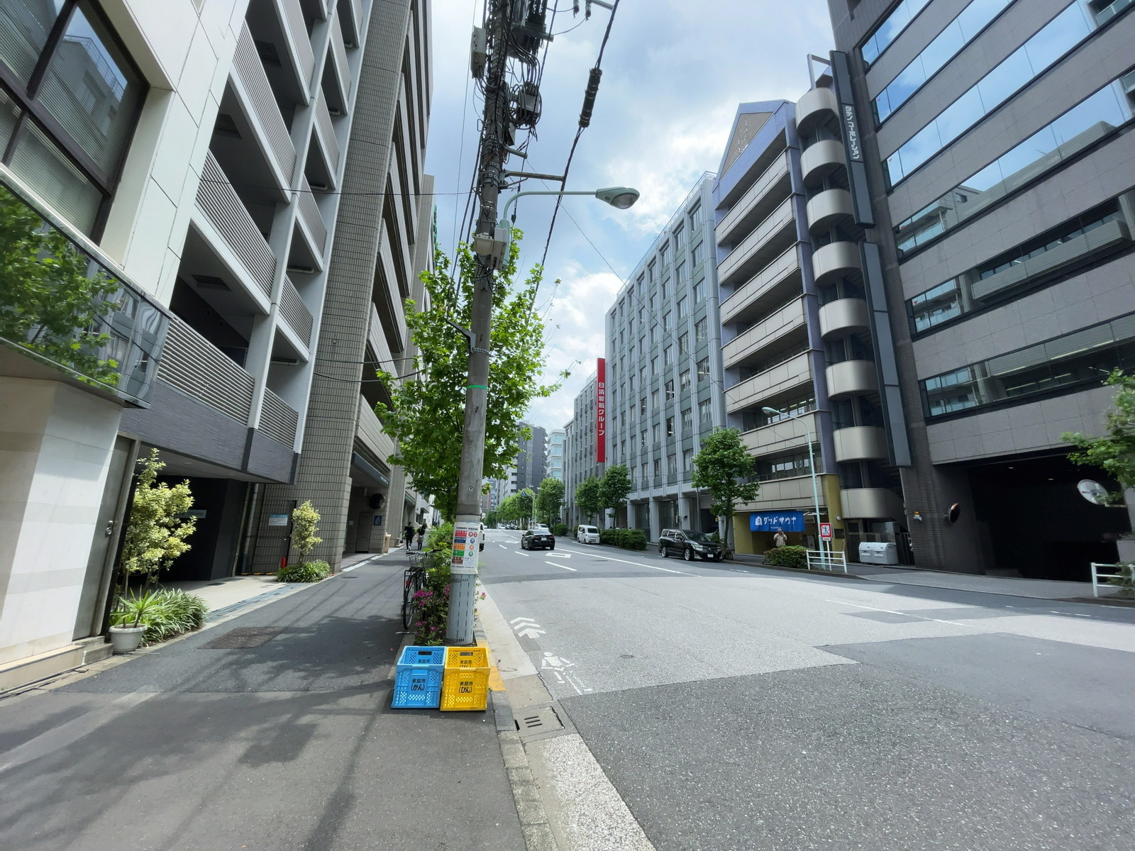 日本橋白馬ビル前面の通り
