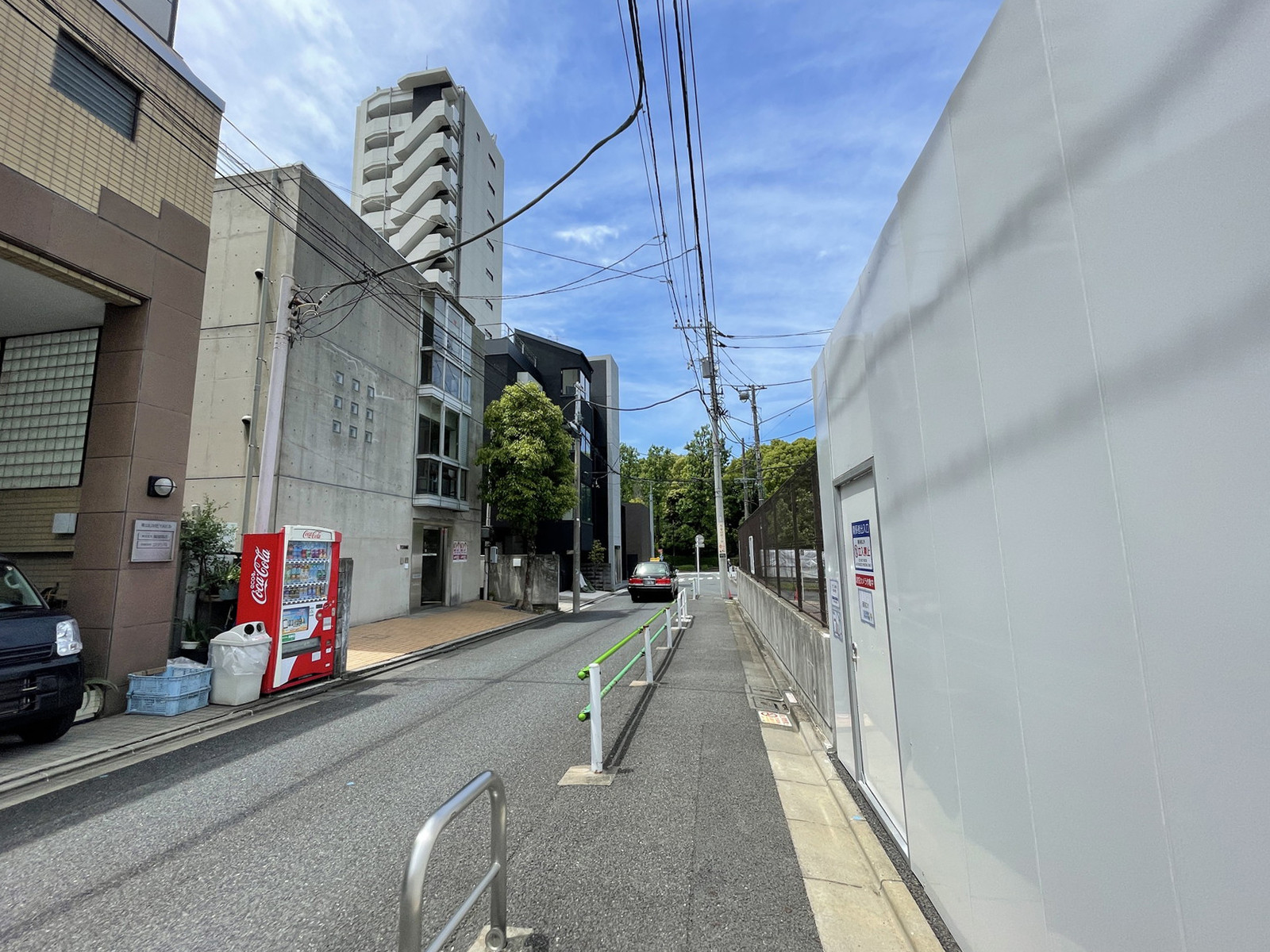 BASEビル前面の通り