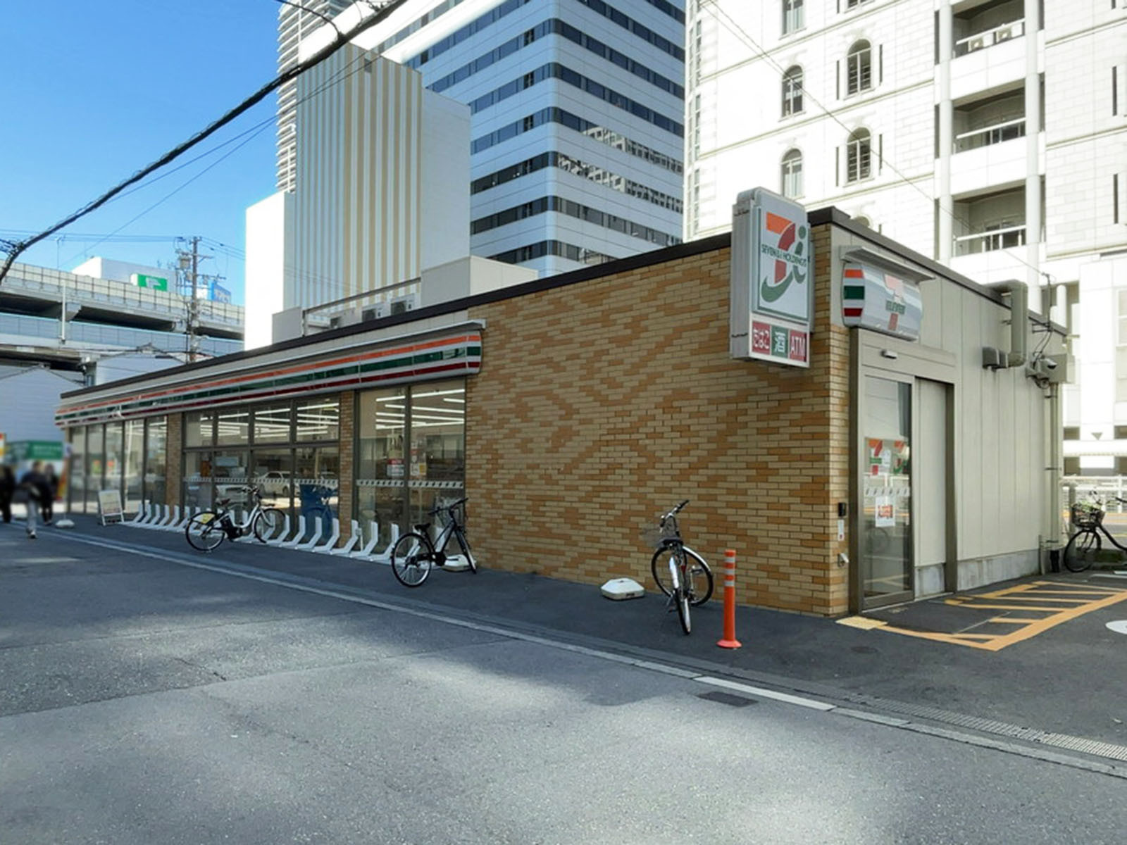 同じ通りにあるセブンイレブン 堺筋本町南店