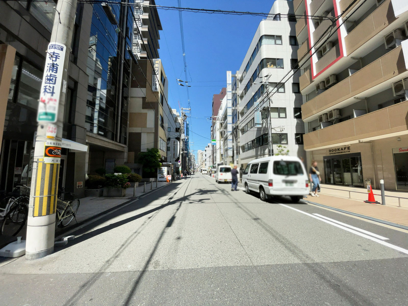 BSビルディング前面の通り