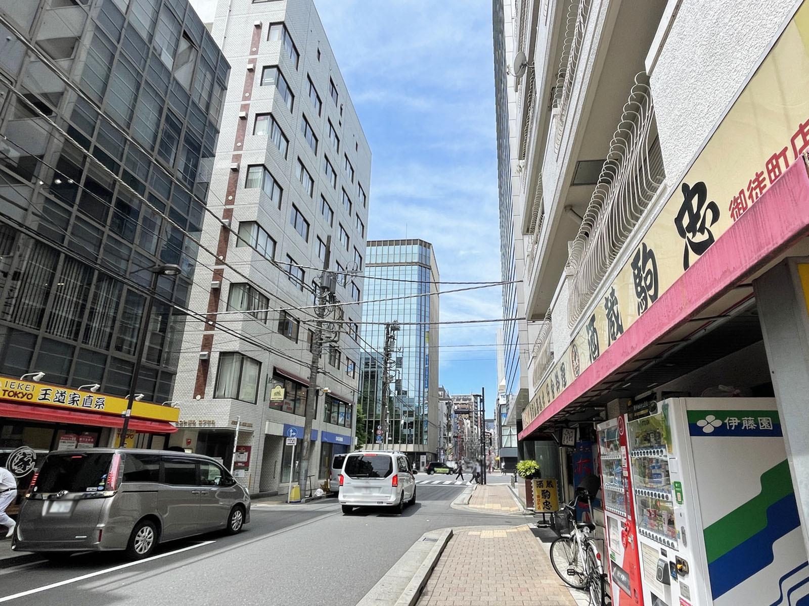 外神田下村ビル前面の通り練成通り