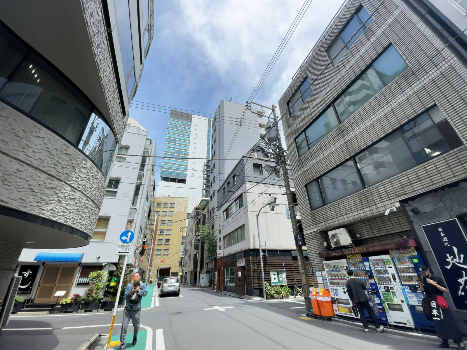 寿ビル前面の通り