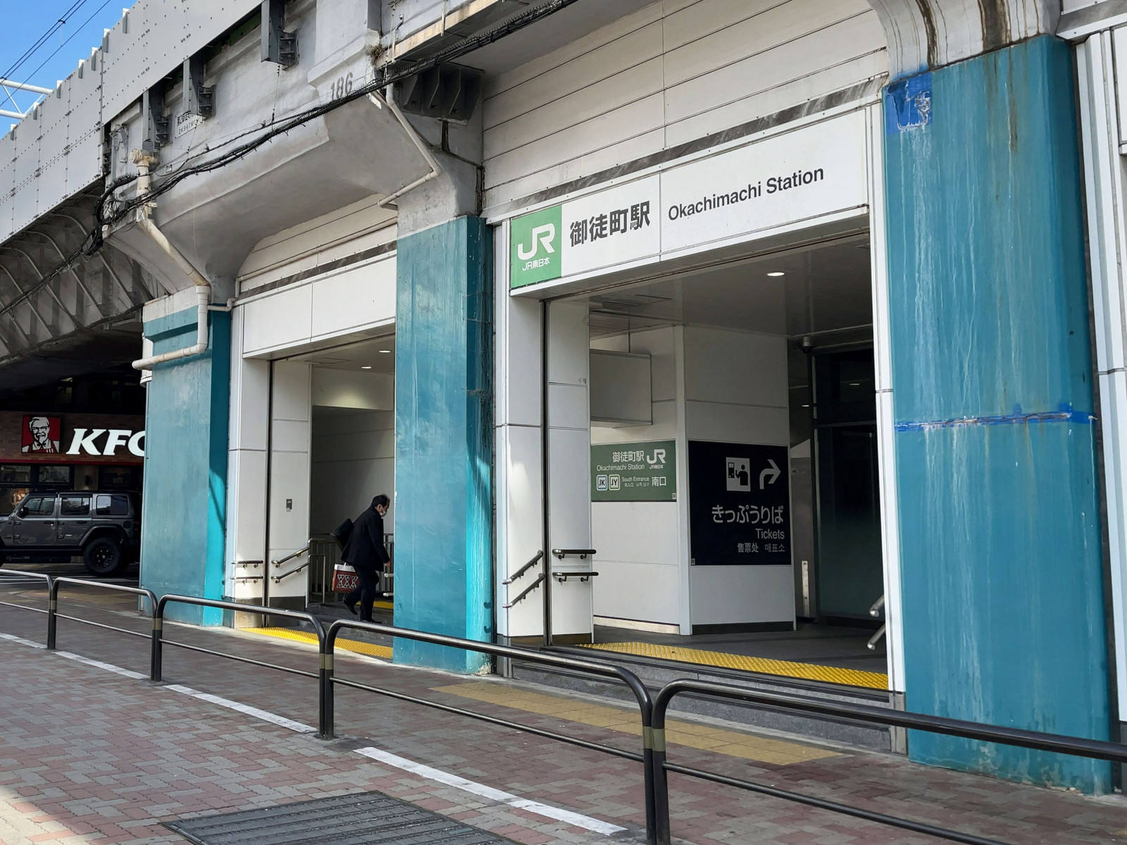 近くの「御徒町駅」