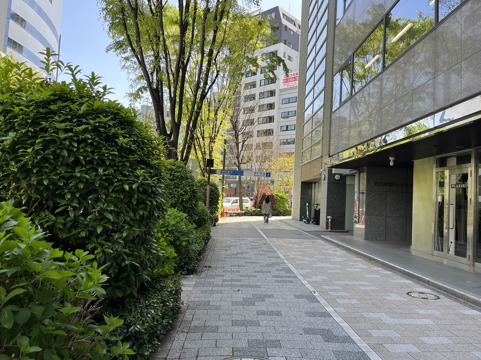 東日本橋ロータリービル前面の通り