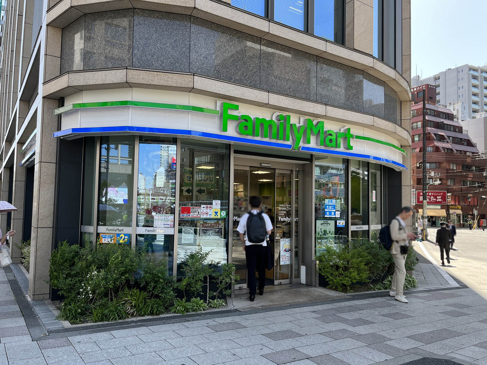 徒歩2分のファミリーマート西五反田二丁目店