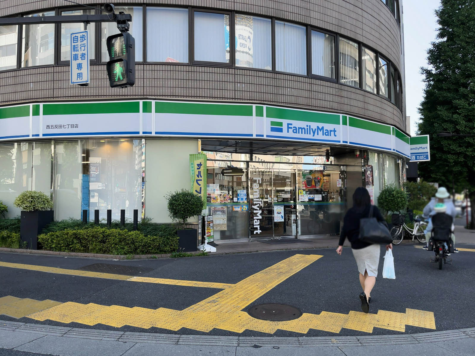 至近のファミリーマート 西五反田七丁目店
