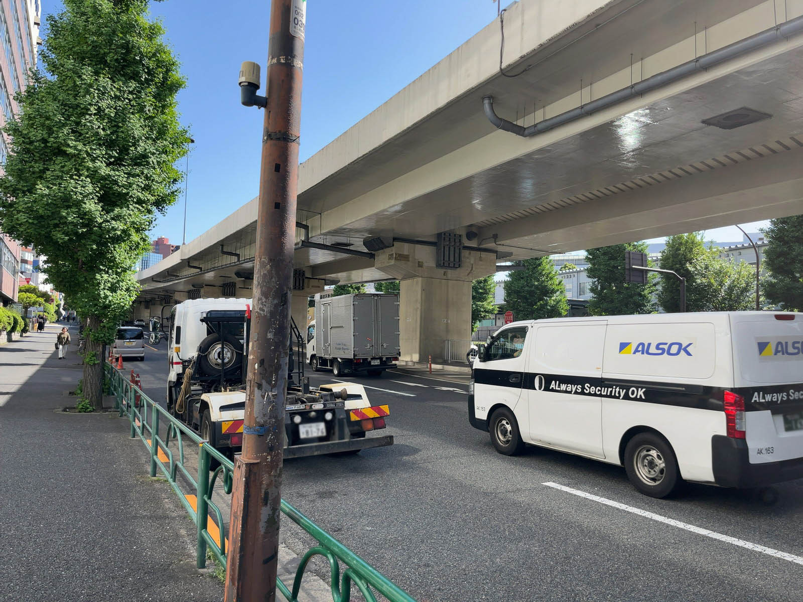 第5TOCビル前面の通り