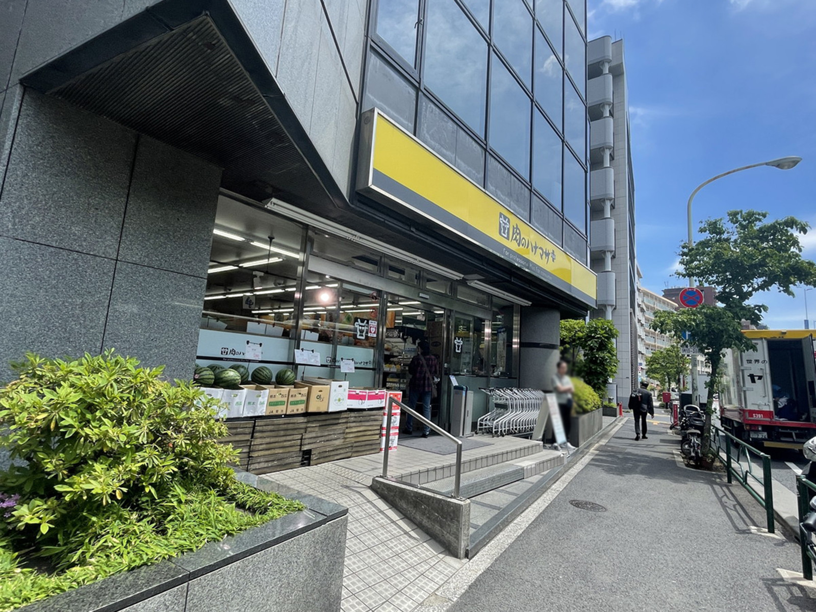 付近の肉のハナマサPLUS南麻布店