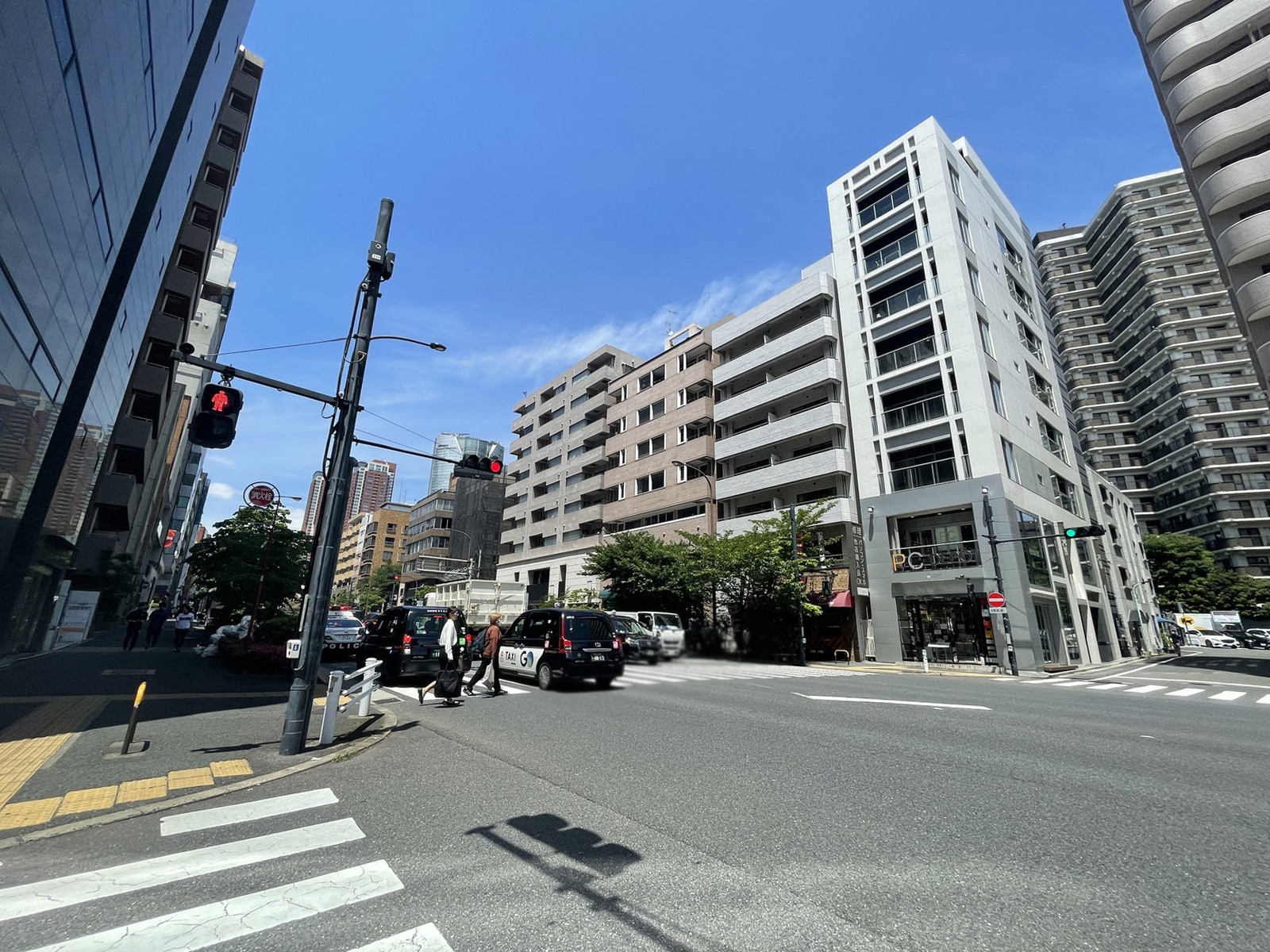 モンテプラザ麻布前面の通り