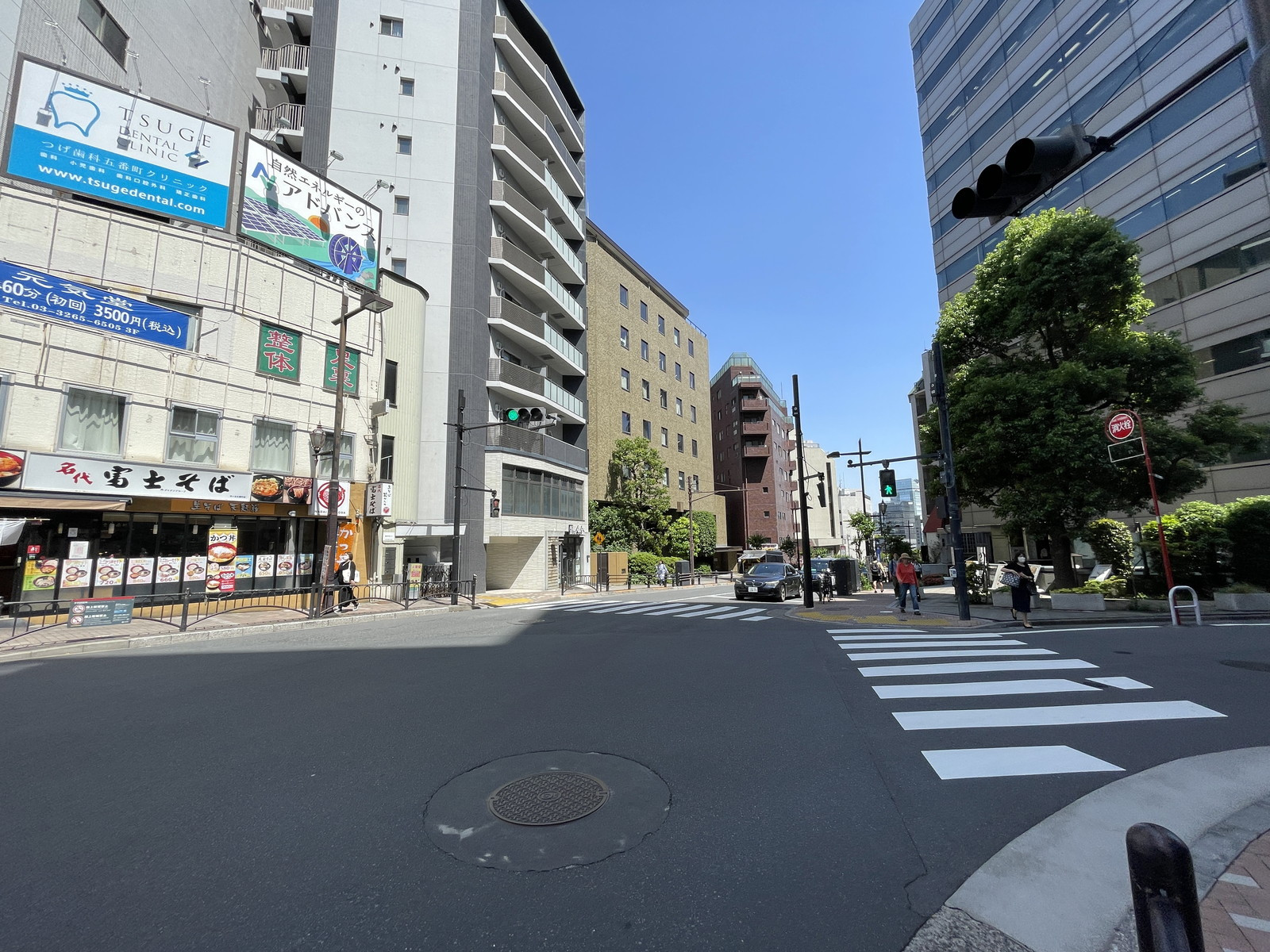 JS市ヶ谷ビル前面の通り