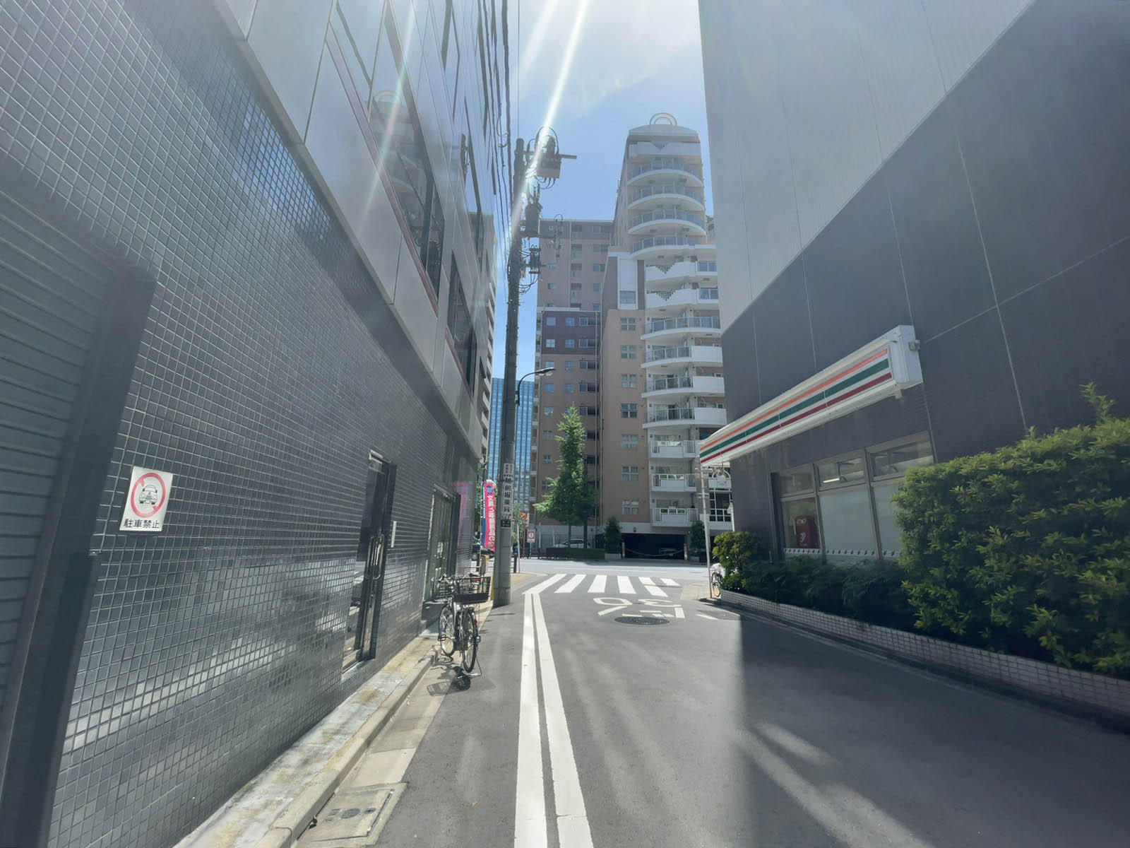 内田ビル前面の通り