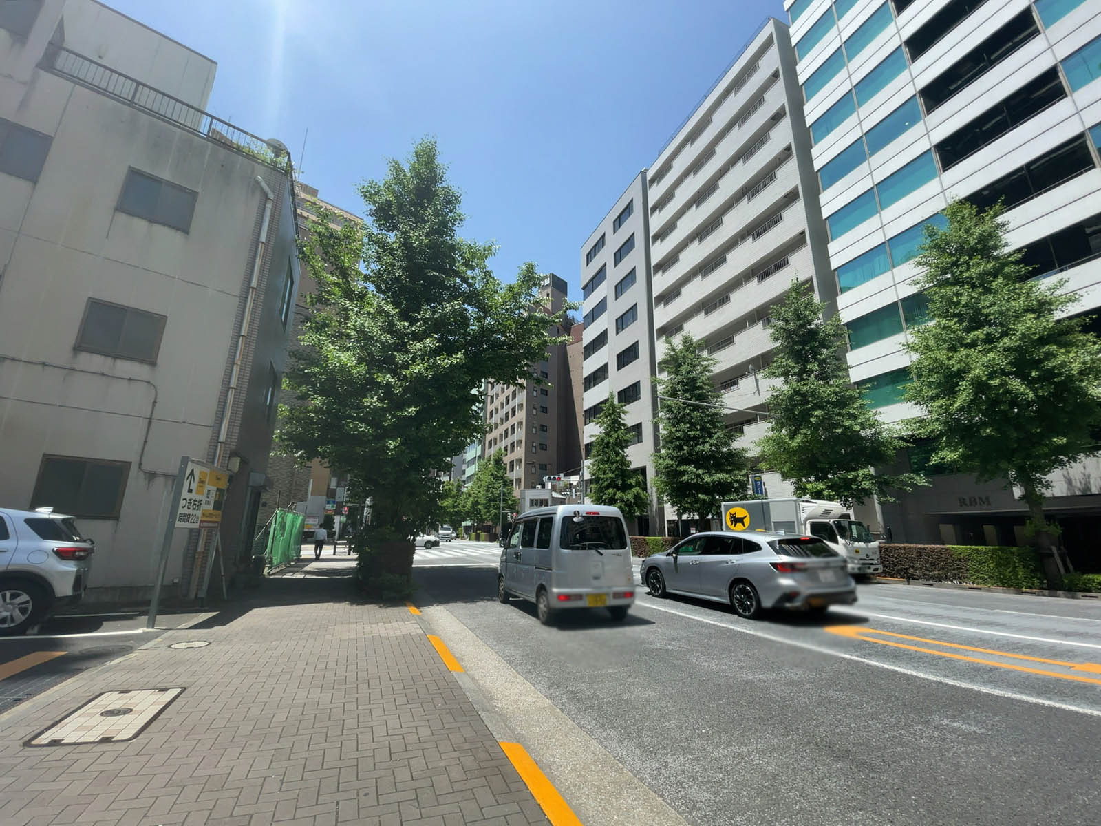 東京ダイヤビルディング1号館前面の通り