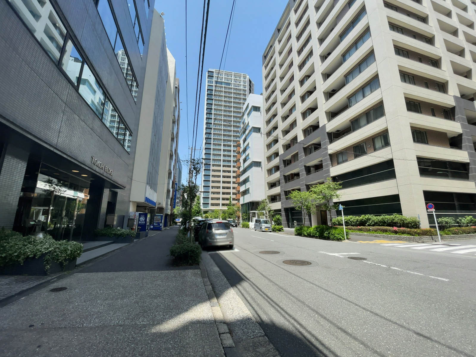 八丁堀スクエア前面の通り