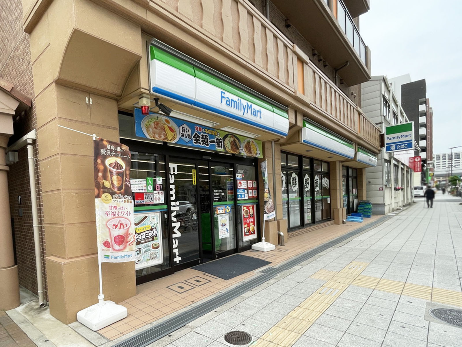 至近のファミリーマート 小浦桜川一丁目店