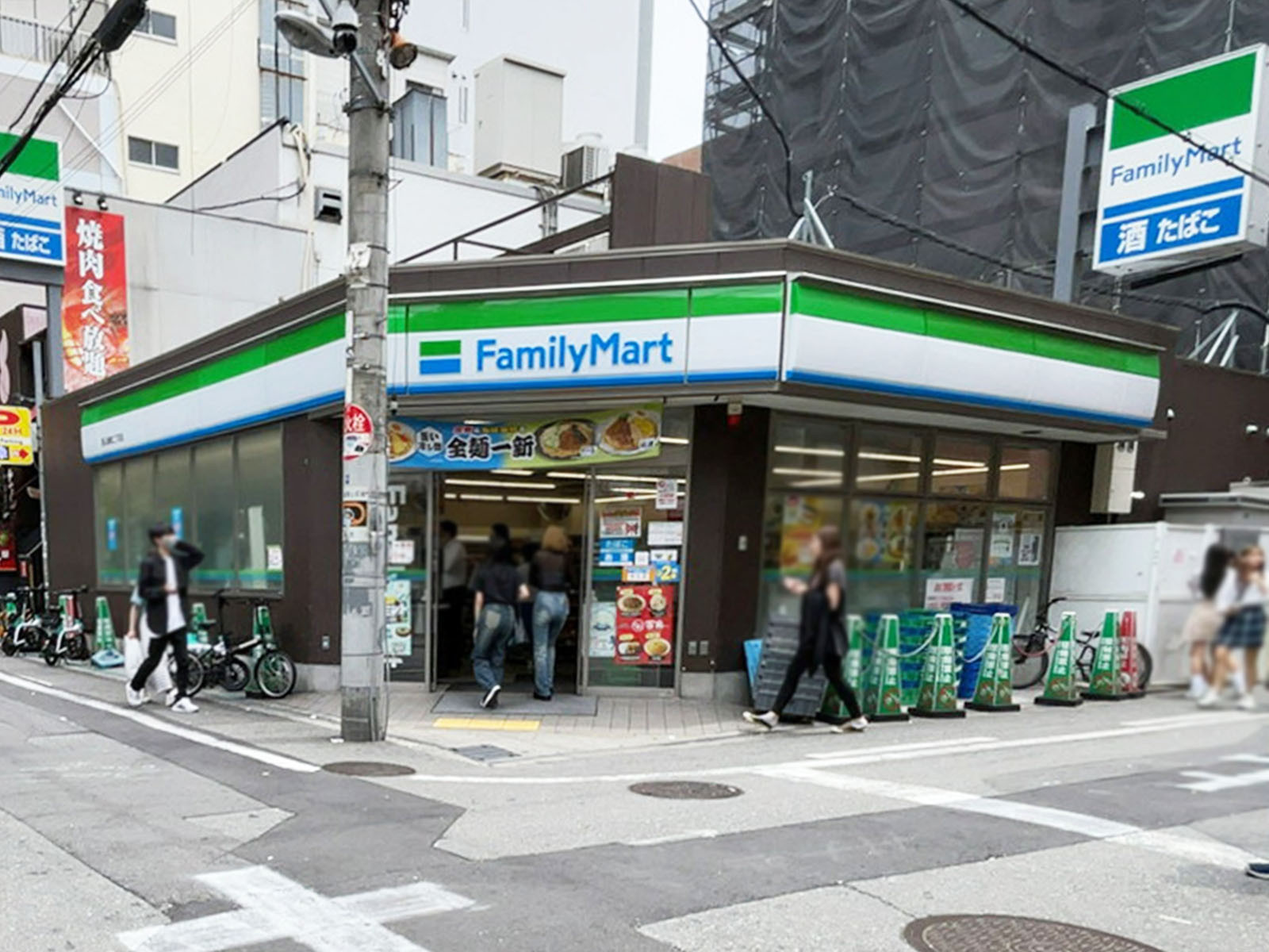 同じ通りにあるファミリーマート 西心斎橋二丁目店
