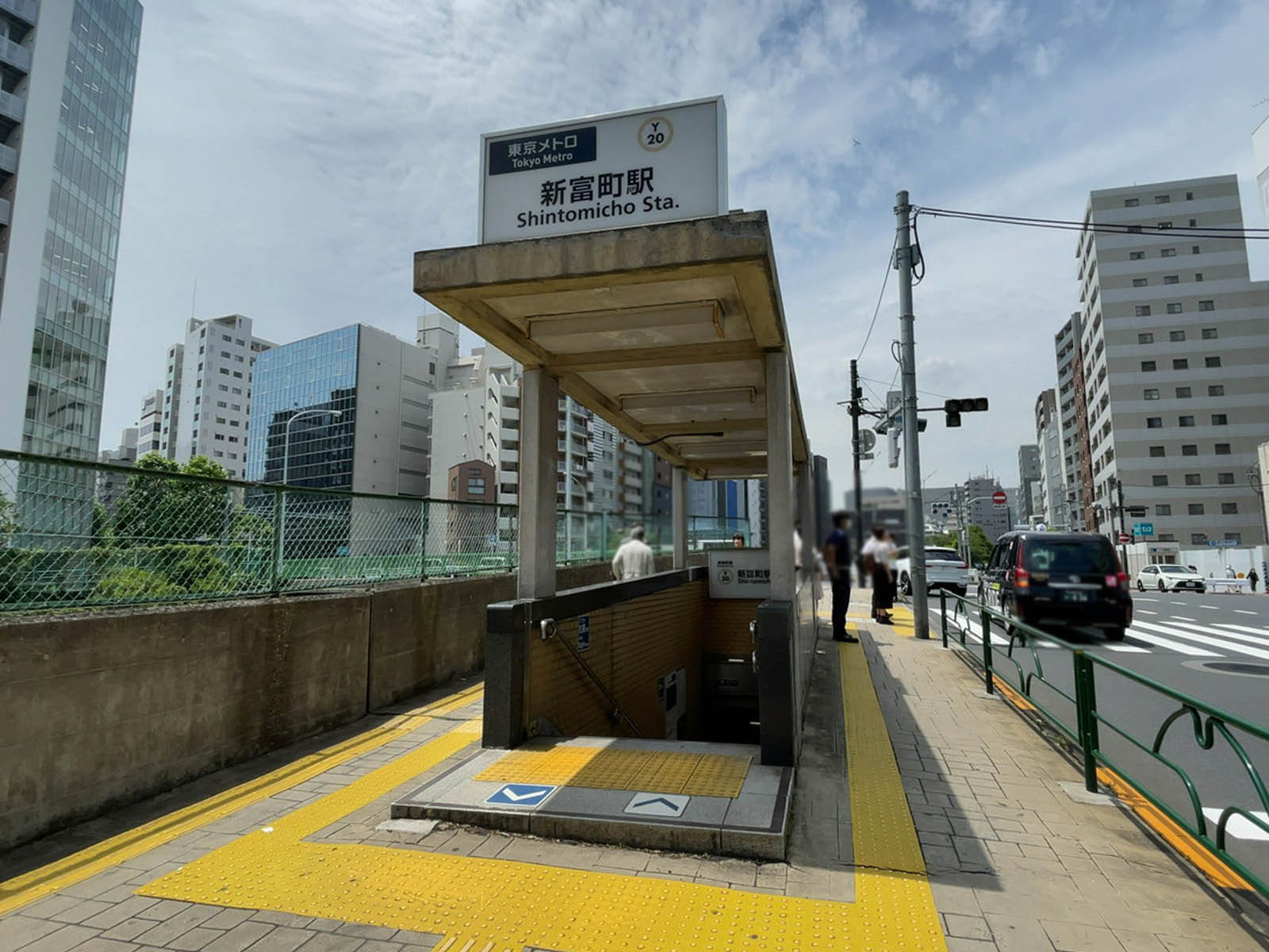 最寄りの「新富町駅」