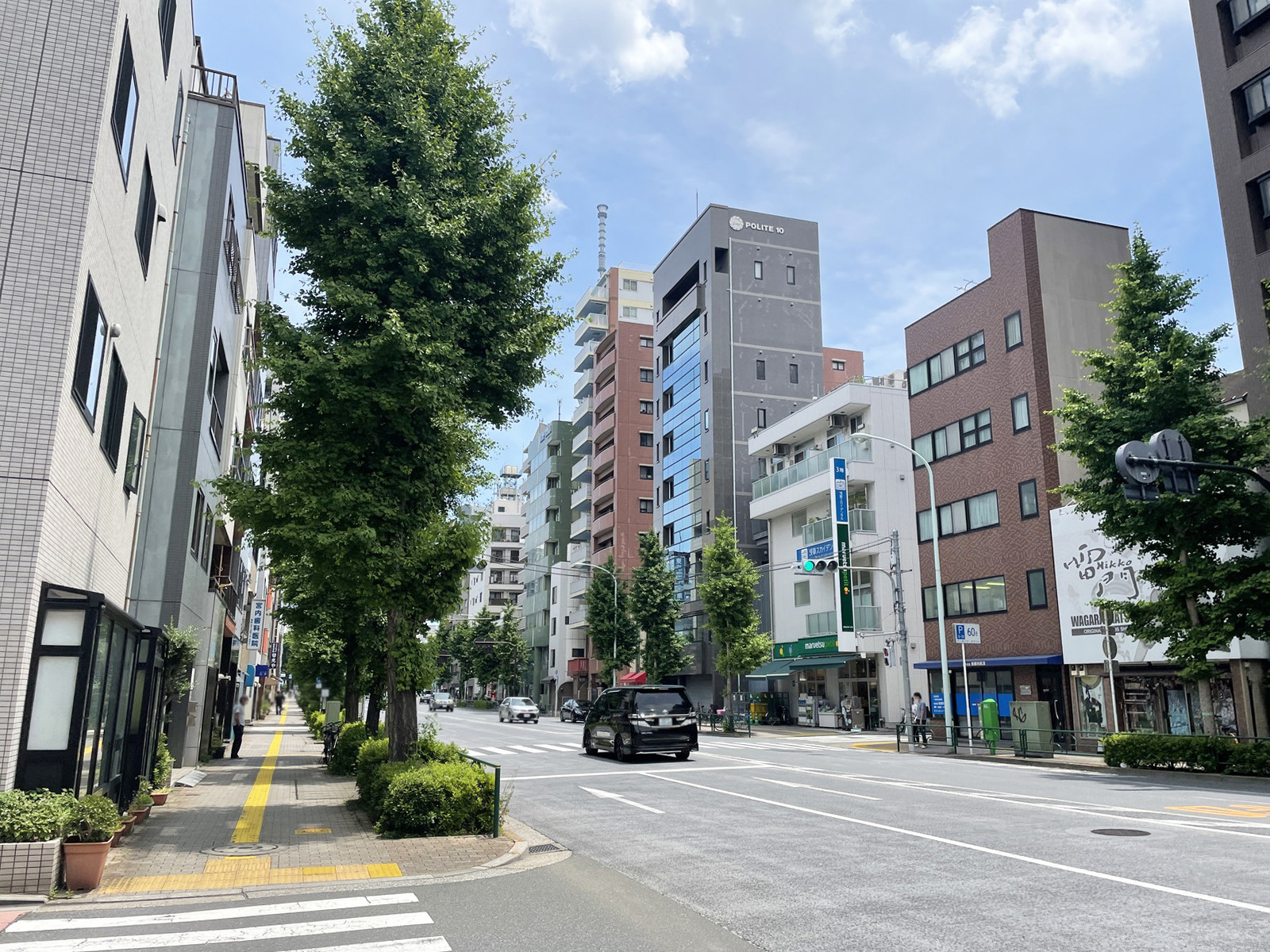 花川戸石田ビル前面の言問通り