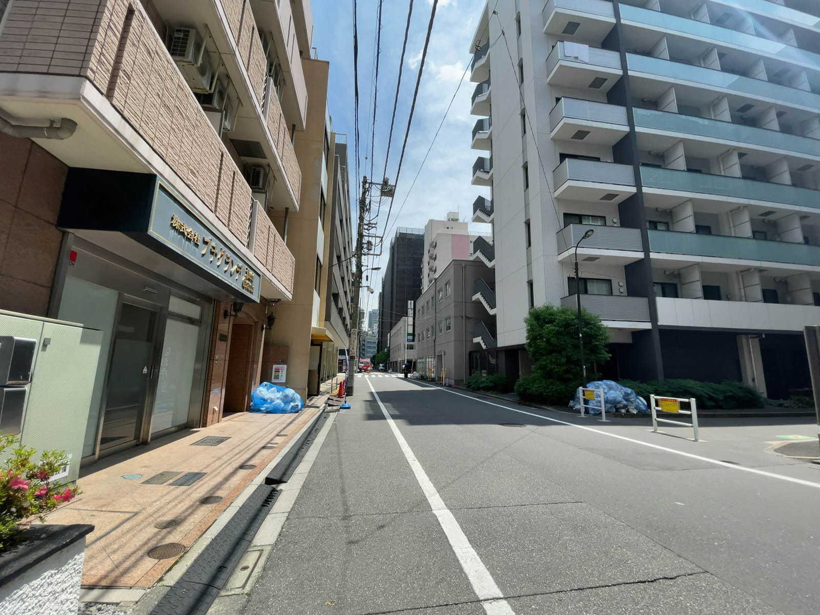 ネオ神谷ビル前面の通り