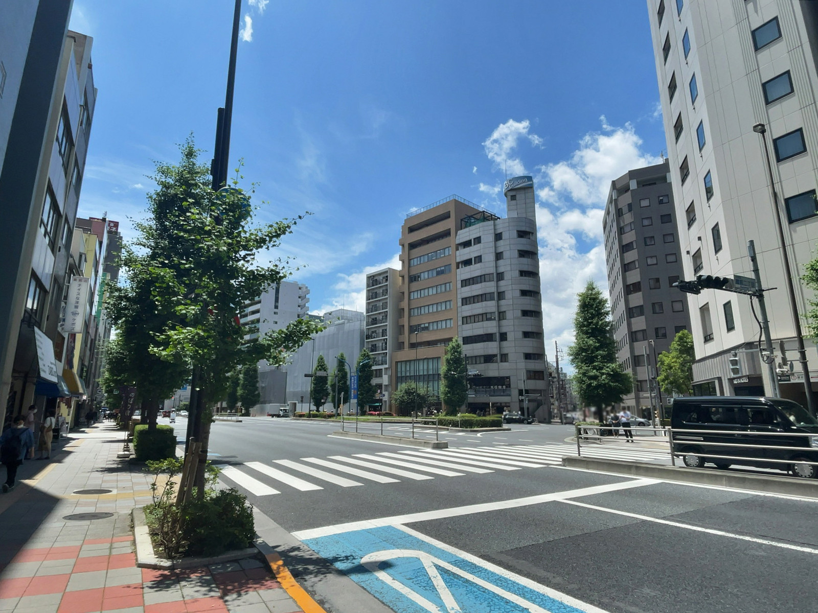 ニューライフ蔵前前面の江戸通り