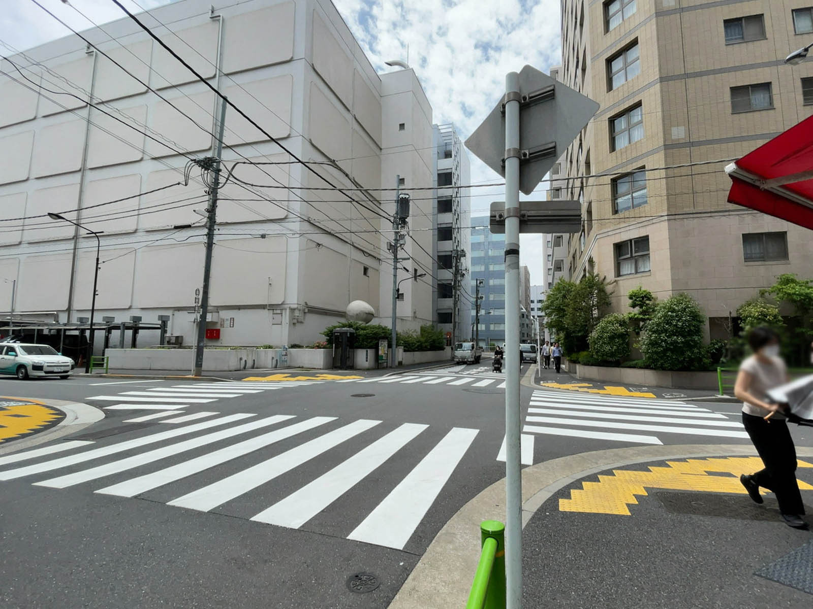 藤和入船ビル前面の通り