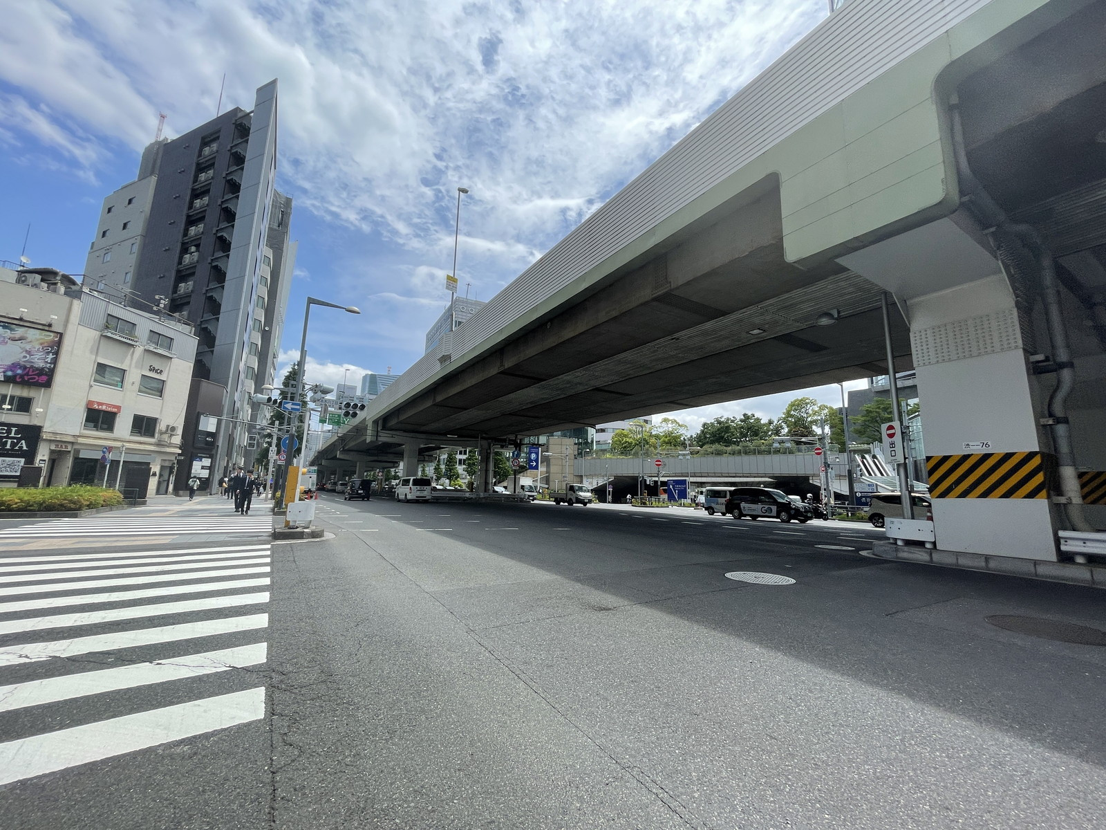 付近の六本木通り