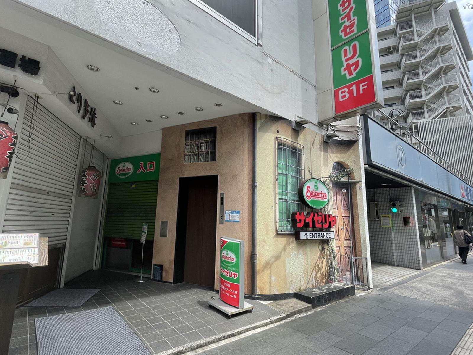 徒歩3分のサイゼリヤ六本木店