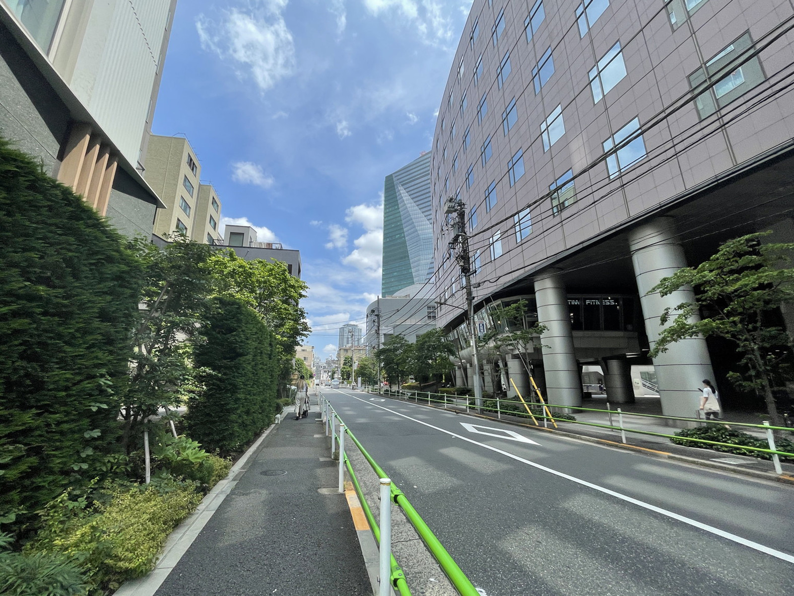イースト六本木ビル前面の通り