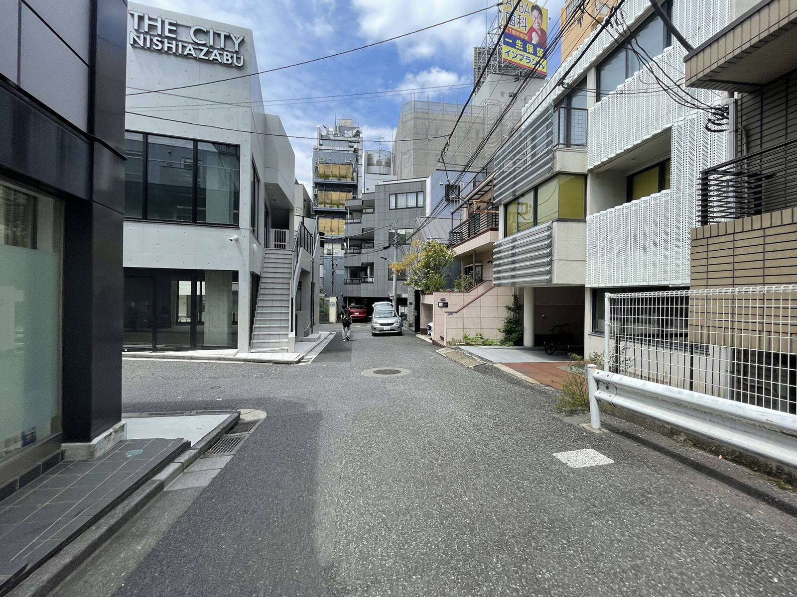 ヴィレッジ山村前面の通り