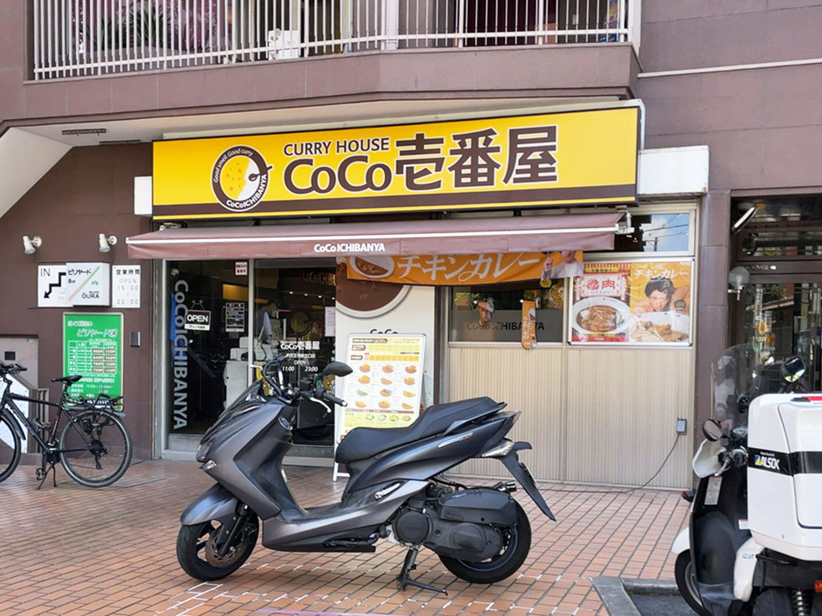 並びにあるカレーハウスCoCo壱番屋 JR天王寺駅北口店