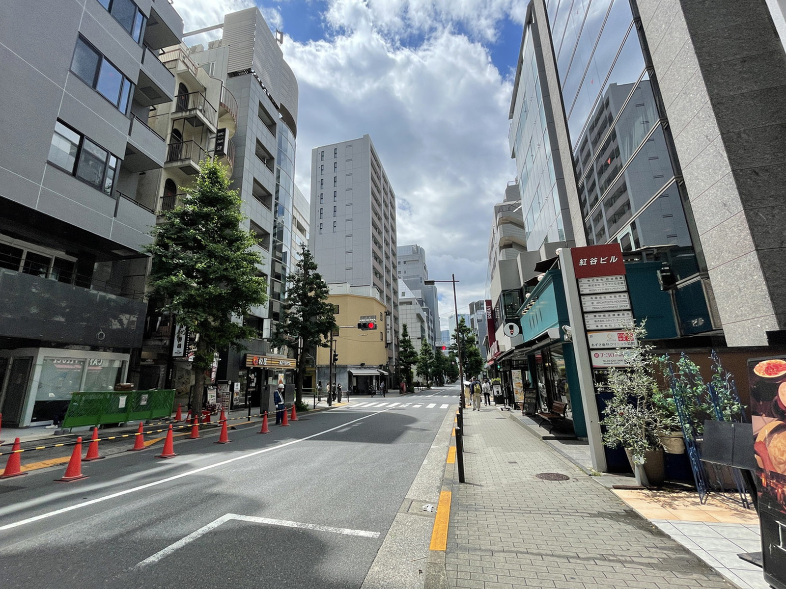 麹町富士ビル前面の通り