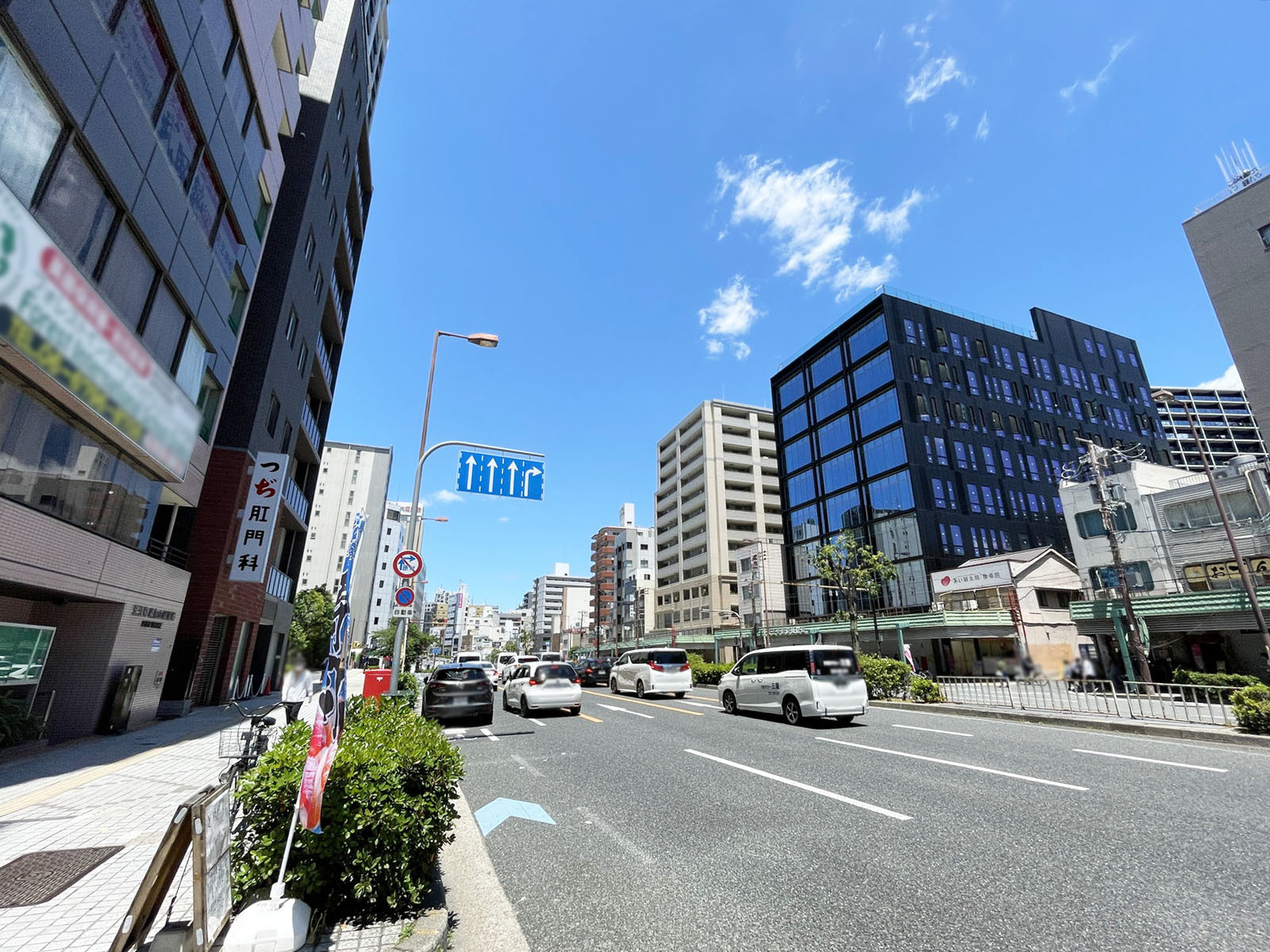 赤松ビル前面の通り