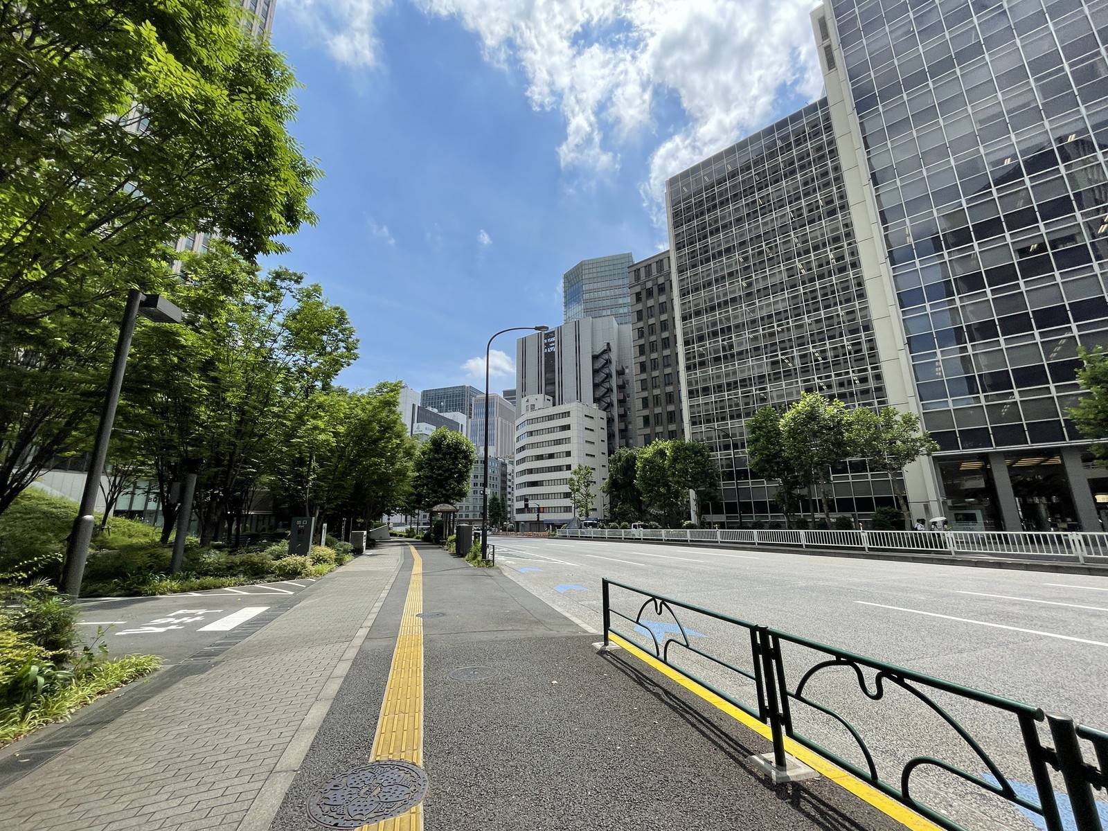 霞が関コモンゲート 西館前面の通り
