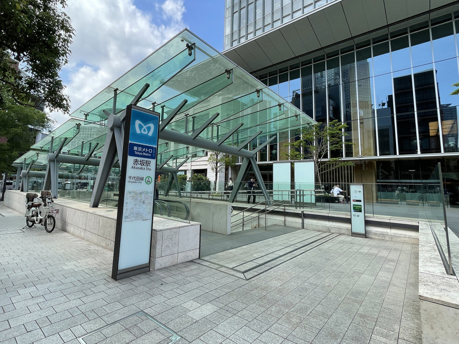最寄りの「赤坂駅」