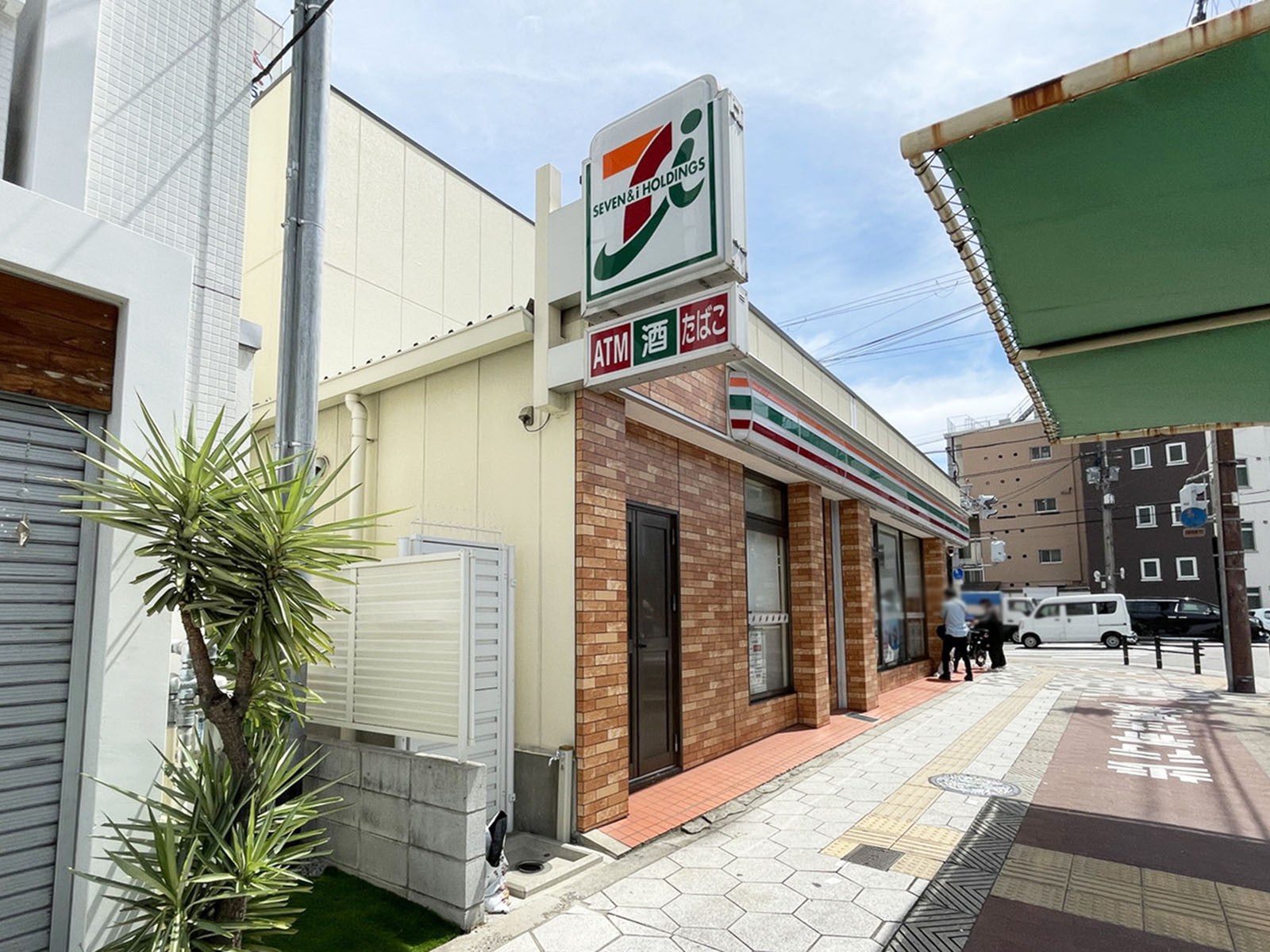 並びにあるセブンイレブン 大阪中道3丁目店