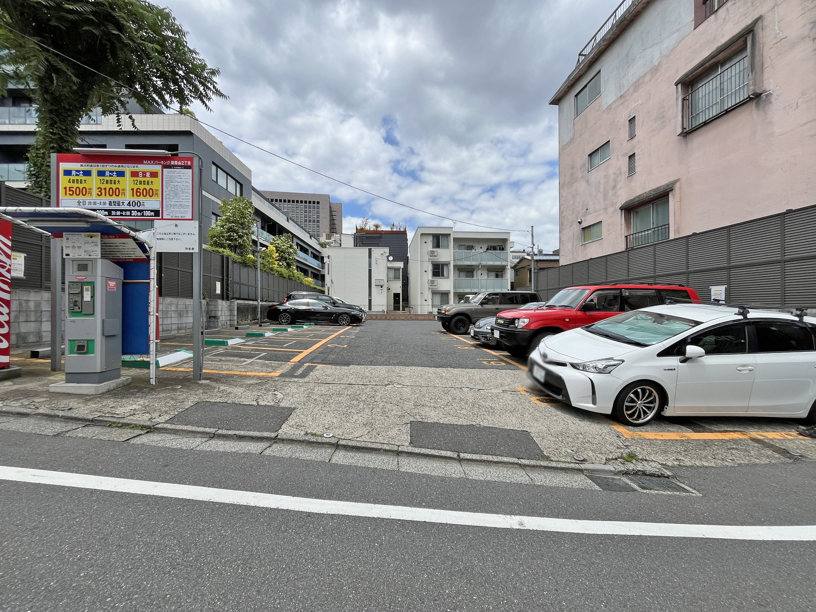 向かいのコインパーキング