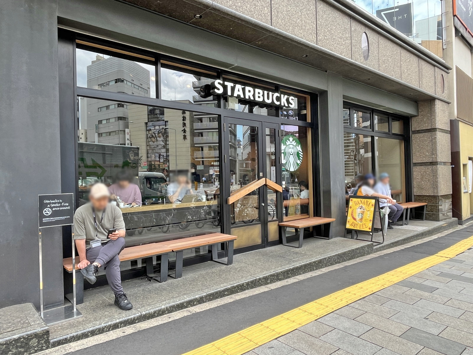 徒歩7分のスターバックス南青山二丁目店