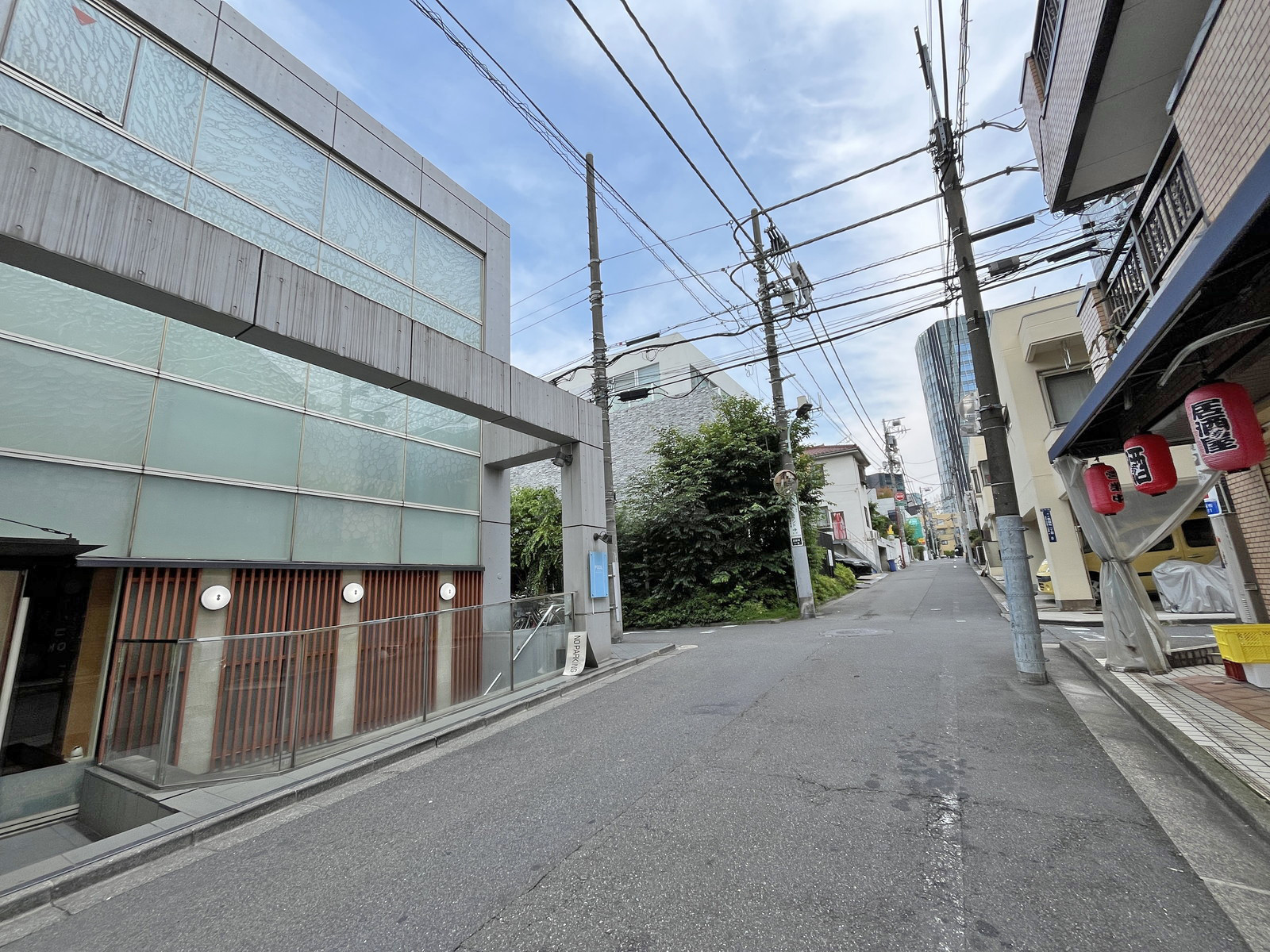 NISHIAZABU FT2前面通り