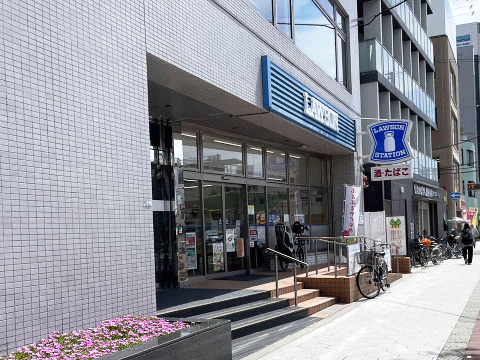 同じ通りにあるローソン 玉造駅前店
